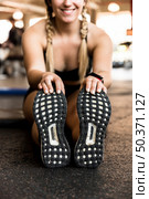fitness girl stretching. Стоковое фото, агентство Ingram Publishing / Фотобанк Лори