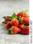 high angle delicious fresh strawberries. Стоковое фото, агентство Ingram Publishing / Фотобанк Лори