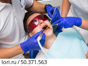 man getting dental procedure. Стоковое фото, агентство Ingram Publishing / Фотобанк Лори
