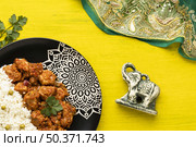 indian food assortment with sari flat lay. Стоковое фото, агентство Ingram Publishing / Фотобанк Лори