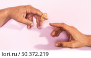 close up man hands with transparent condom. Стоковое фото, агентство Ingram Publishing / Фотобанк Лори