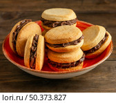 delicious biscuits with cream high angle. Стоковое фото, агентство Ingram Publishing / Фотобанк Лори