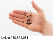front view hand holding david s star pendant. Стоковое фото, агентство Ingram Publishing / Фотобанк Лори