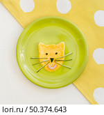 plate with cat shape egg. Стоковое фото, агентство Ingram Publishing / Фотобанк Лори