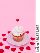 tasty cake with whip decorative hearts. Стоковое фото, агентство Ingram Publishing / Фотобанк Лори