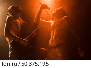 vocalist guitarist stage. Стоковое фото, агентство Ingram Publishing / Фотобанк Лори