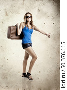 Beautiful young woman hitch hiking with old leather suitcase - grunge background aded in PS. Стоковое фото, агентство Ingram Publishing / Фотобанк Лори