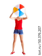 Beautiful young woman posing with a beach ball. Стоковое фото, агентство Ingram Publishing / Фотобанк Лори