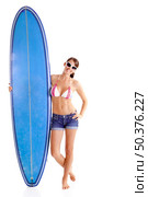 Beautiful young woman posing with a surfboard, isolated on white. Стоковое фото, агентство Ingram Publishing / Фотобанк Лори