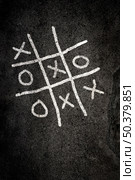 Noughts and Crosses game on paving. Стоковое фото, агентство Ingram Publishing / Фотобанк Лори