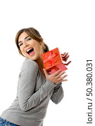 Portrait of an happy young woman holding a gift - isolated on white background. Стоковое фото, агентство Ingram Publishing / Фотобанк Лори