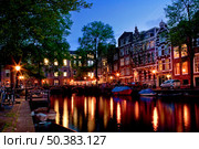 Beautiful night view of the channel in Amsterdam. Стоковое фото, агентство Ingram Publishing / Фотобанк Лори