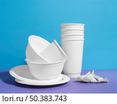 arrangement wasteful plastic objects. Стоковое фото, агентство Ingram Publishing / Фотобанк Лори
