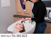 blonde girl getting her hair dyeing. Стоковое фото, агентство Ingram Publishing / Фотобанк Лори