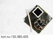 sushi rolls with soy sauce chopsticks seaweed. Стоковое фото, агентство Ingram Publishing / Фотобанк Лори