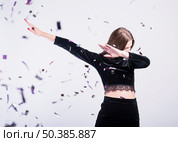 young woman dab position. Стоковое фото, агентство Ingram Publishing / Фотобанк Лори