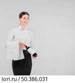 barkeeper holding bottle wine. Стоковое фото, агентство Ingram Publishing / Фотобанк Лори