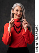 beautiful senior woman portrait with sunglasses. Стоковое фото, агентство Ingram Publishing / Фотобанк Лори