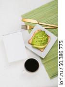 flat lay delicious breakfast with avocado. Стоковое фото, агентство Ingram Publishing / Фотобанк Лори
