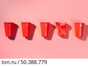 wasteful disposable utensils composition 2. Стоковое фото, агентство Ingram Publishing / Фотобанк Лори