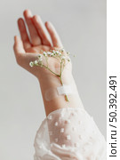 lovely flowers taped hand. Стоковое фото, агентство Ingram Publishing / Фотобанк Лори