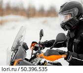 man riding motorcycle winter day 2. Стоковое фото, агентство Ingram Publishing / Фотобанк Лори