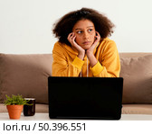 medium shot bored girl indoors. Стоковое фото, агентство Ingram Publishing / Фотобанк Лори