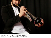 passionate musician celebrating jazz day 6. Стоковое фото, агентство Ingram Publishing / Фотобанк Лори