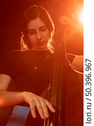 passionate musician celebrating jazz day event 11. Стоковое фото, агентство Ingram Publishing / Фотобанк Лори