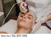 woman getting cosmetic treatment wellness center. Стоковое фото, агентство Ingram Publishing / Фотобанк Лори