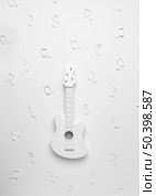 flat lay white guitar arrangement. Стоковое фото, агентство Ingram Publishing / Фотобанк Лори