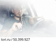 guy with booze driving car. Стоковое фото, агентство Ingram Publishing / Фотобанк Лори