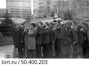 Москва, СССР, - 29 октября 1984: церемония перезахоронение праха Федора Шаляпина на Новодевичьем кладбище. Редакционное фото, фотограф Михаил Дружинин / Фотобанк Лори