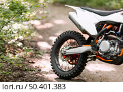 close up stylish motorcycle parked forrest. Стоковое фото, агентство Ingram Publishing / Фотобанк Лори
