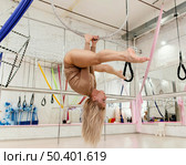 female performing trapeze 4. Стоковое фото, агентство Ingram Publishing / Фотобанк Лори