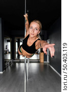 woman performance pole dance 4. Стоковое фото, агентство Ingram Publishing / Фотобанк Лори