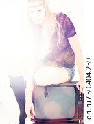Beautiful fashion woman posing with light come from the beackground. Стоковое фото, агентство Ingram Publishing / Фотобанк Лори