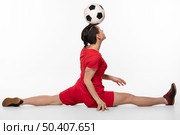 woman doing acrobatics with football ball. Стоковое фото, агентство Ingram Publishing / Фотобанк Лори