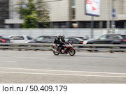 Honda CB 400 Super Four motorcycle with rider driving on high speed. Редакционное фото, фотограф Константин Григорьев / Фотобанк Лори