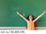 girl blackboard with hands apart. Стоковое фото, агентство Ingram Publishing / Фотобанк Лори
