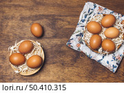 eggs bowls flowered material board. Стоковое фото, агентство Ingram Publishing / Фотобанк Лори