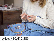 using tools sewing fabrics. Стоковое фото, агентство Ingram Publishing / Фотобанк Лори