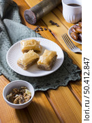eastern sweets plate with walnuts. Стоковое фото, агентство Ingram Publishing / Фотобанк Лори