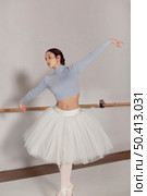 front view ballerina dancing tutu skirt. Стоковое фото, агентство Ingram Publishing / Фотобанк Лори