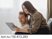 happy loving woman man making plans renovate household together. Стоковое фото, агентство Ingram Publishing / Фотобанк Лори