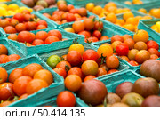 Organic tomatoes from a local market. Стоковое фото, агентство Ingram Publishing / Фотобанк Лори