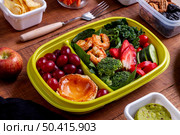 high angle shrimp vegetables fruits. Стоковое фото, агентство Ingram Publishing / Фотобанк Лори
