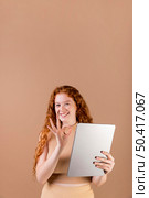 young woman teaching sign language 32. Стоковое фото, агентство Ingram Publishing / Фотобанк Лори