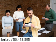 corporate workers brainstorming together 32. Стоковое фото, агентство Ingram Publishing / Фотобанк Лори