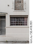 front view city building with window. Стоковое фото, агентство Ingram Publishing / Фотобанк Лори